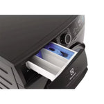 غسالة ومجفف ملابس من إلكترولوكس سعة 9 كجم/6 كجم