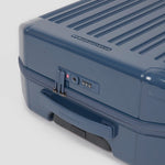 حقيبة بيكوادرو بي كيو لايت فائقة النحافة، 55 سم، حقيبة صلبة بأربع عجلات مزدوجة، لون أزرق مطفي - Bv4425Pql/Bluo