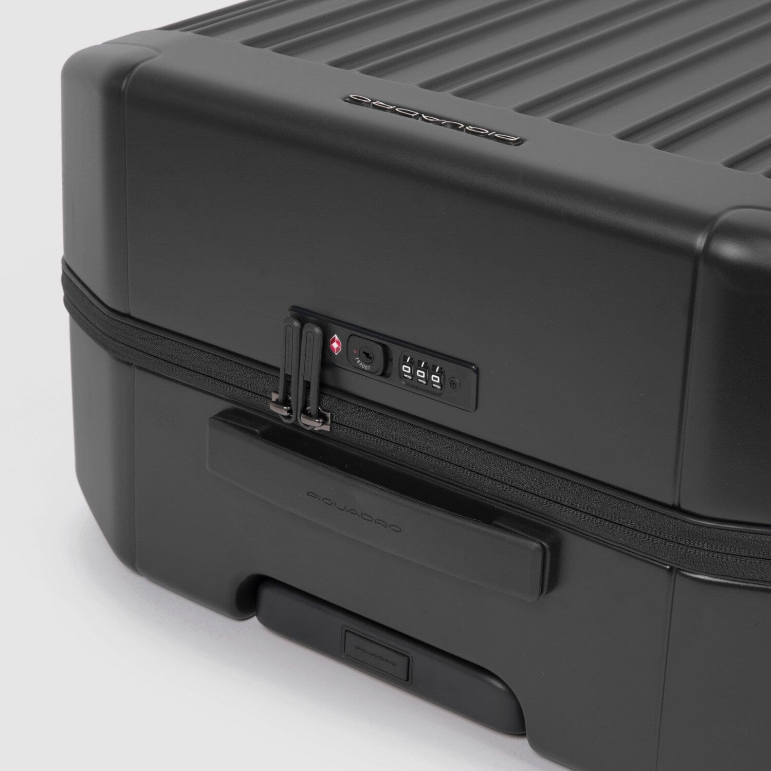 Piquadro PQ-LIGHT 69cm Hardcase 4 Double Wheel Medium Check-In Trolley Matt Black - BV4427PQL/NO