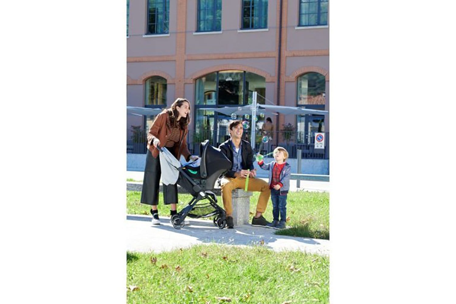 عربة أطفال CHICCO WE باللون الأسود