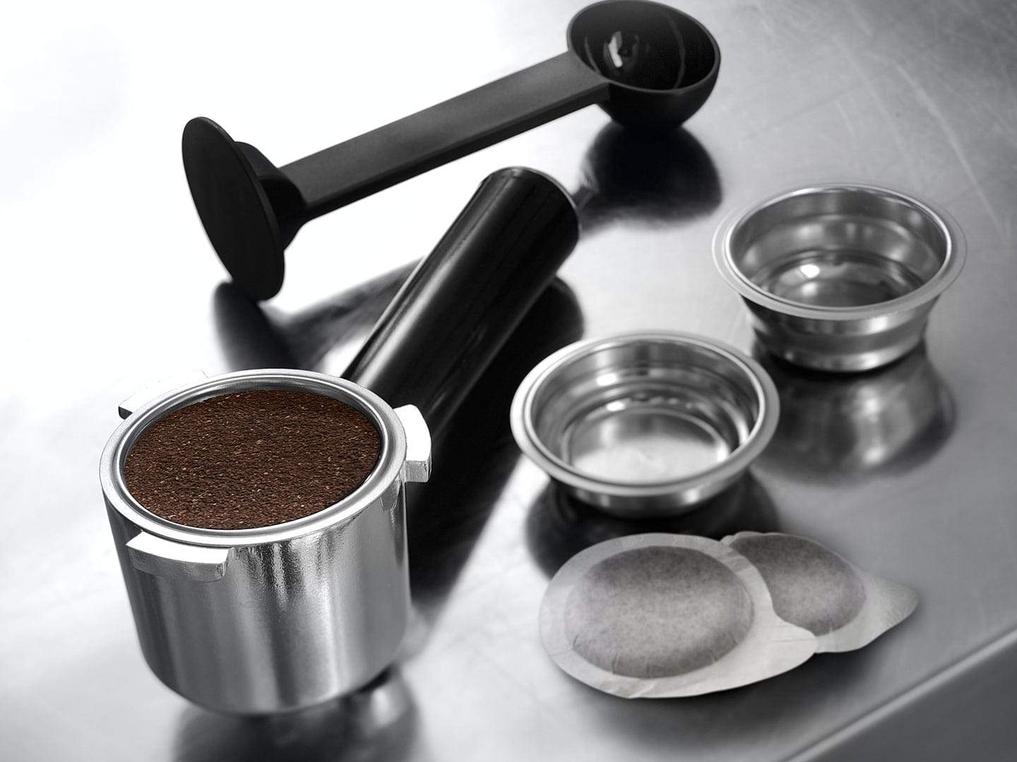 De'Longhi Dedica Style Pump Espresso Machine BLACK, EC685.BK+KG79 (Bundle) - Jashanmal Home