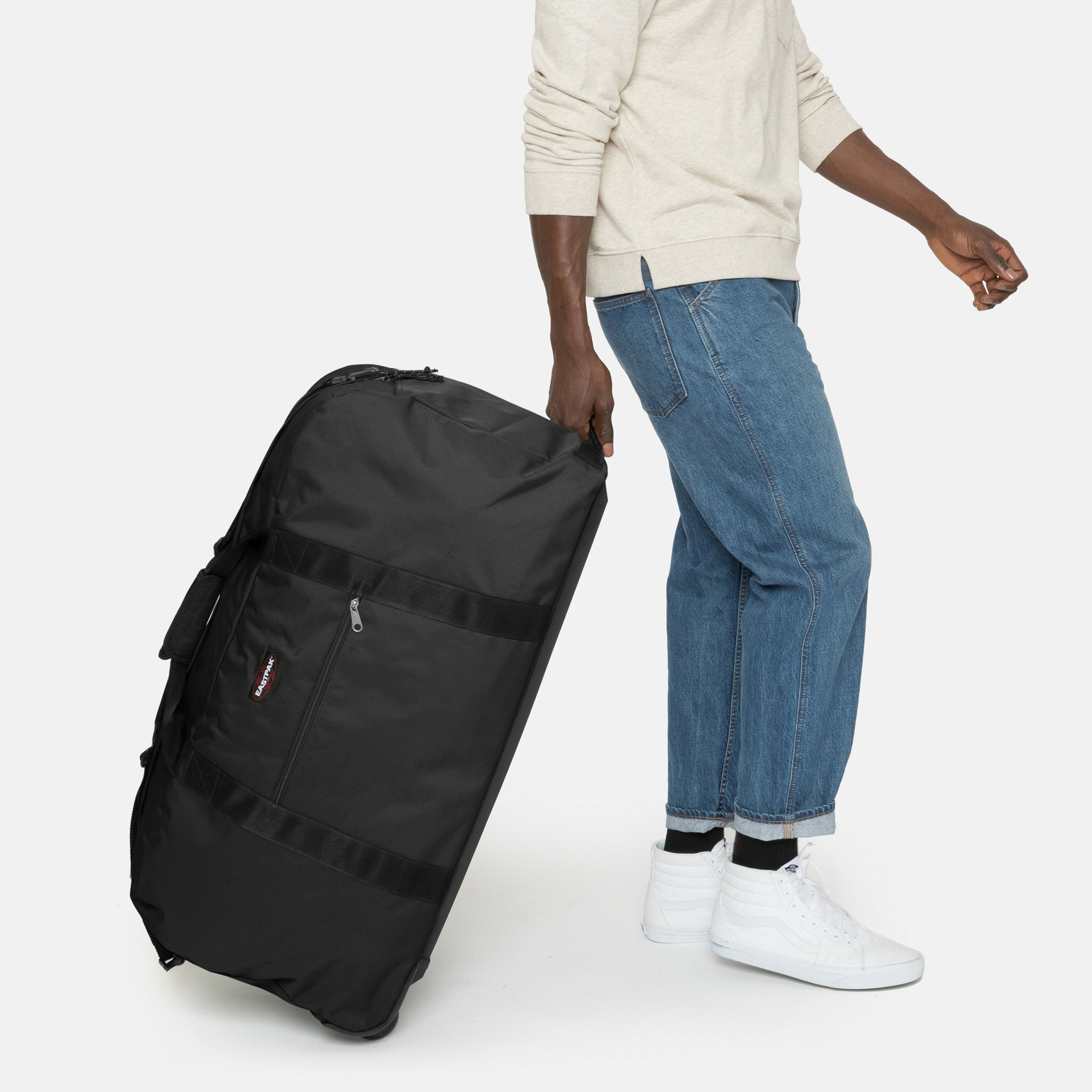 حقيبة دافل كبيرة سوداء بعجلات من إيست باك ويرهاوس + - EK00030E0081