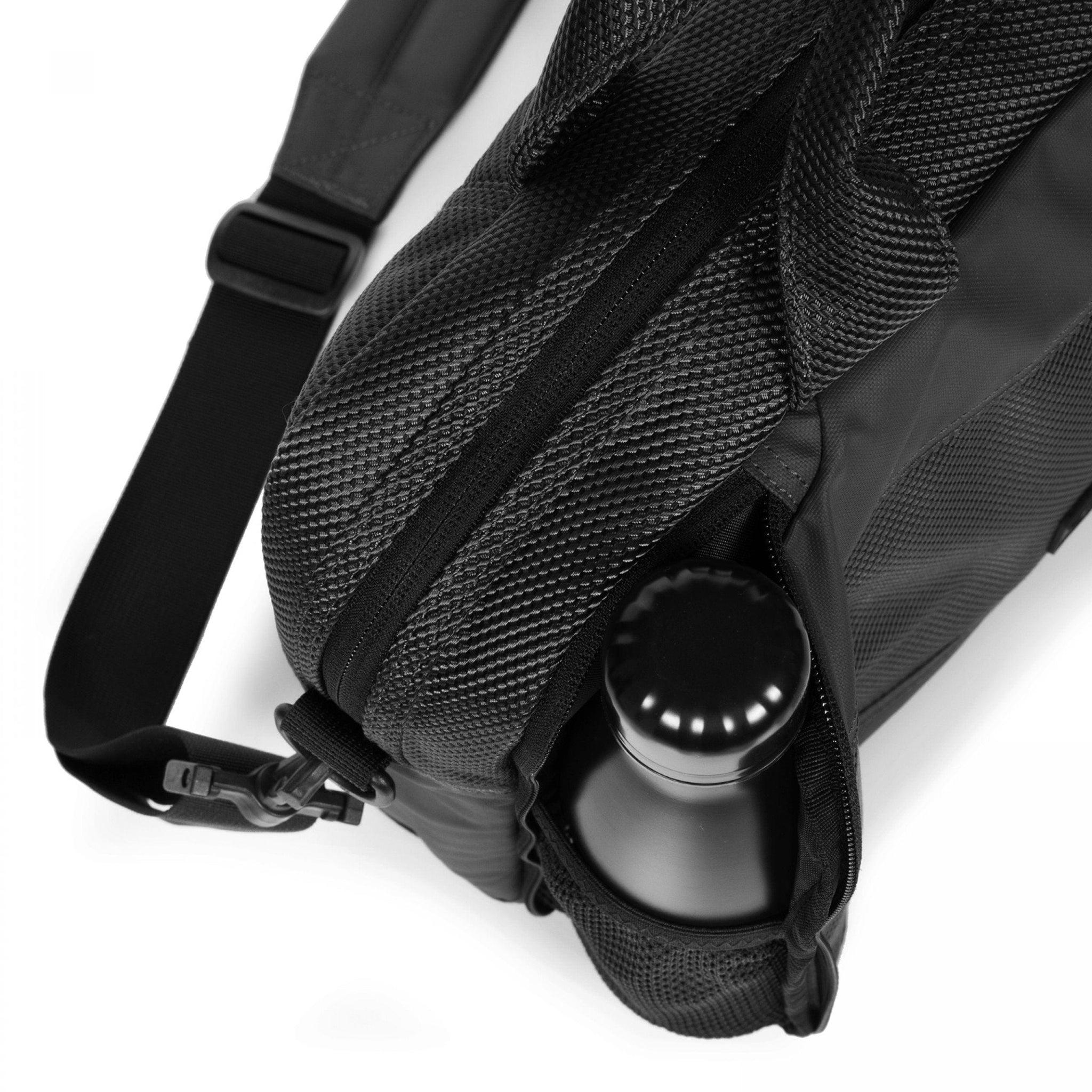 حقيبة كمبيوتر محمول إيستباك أكتون سي إن إن سي تي كوت متوسطة الحجم - EK00042F80W1