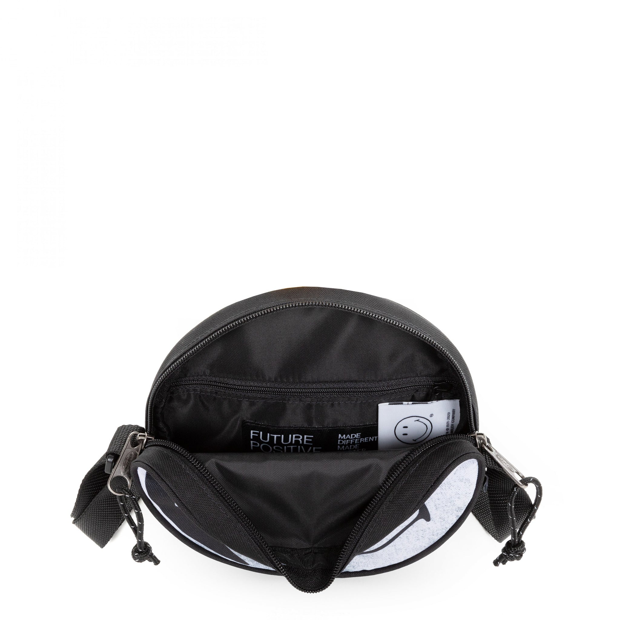 حقيبة كروس صغيرة من إيست باك آدا سمايلي واي واي - EK00073D5K41