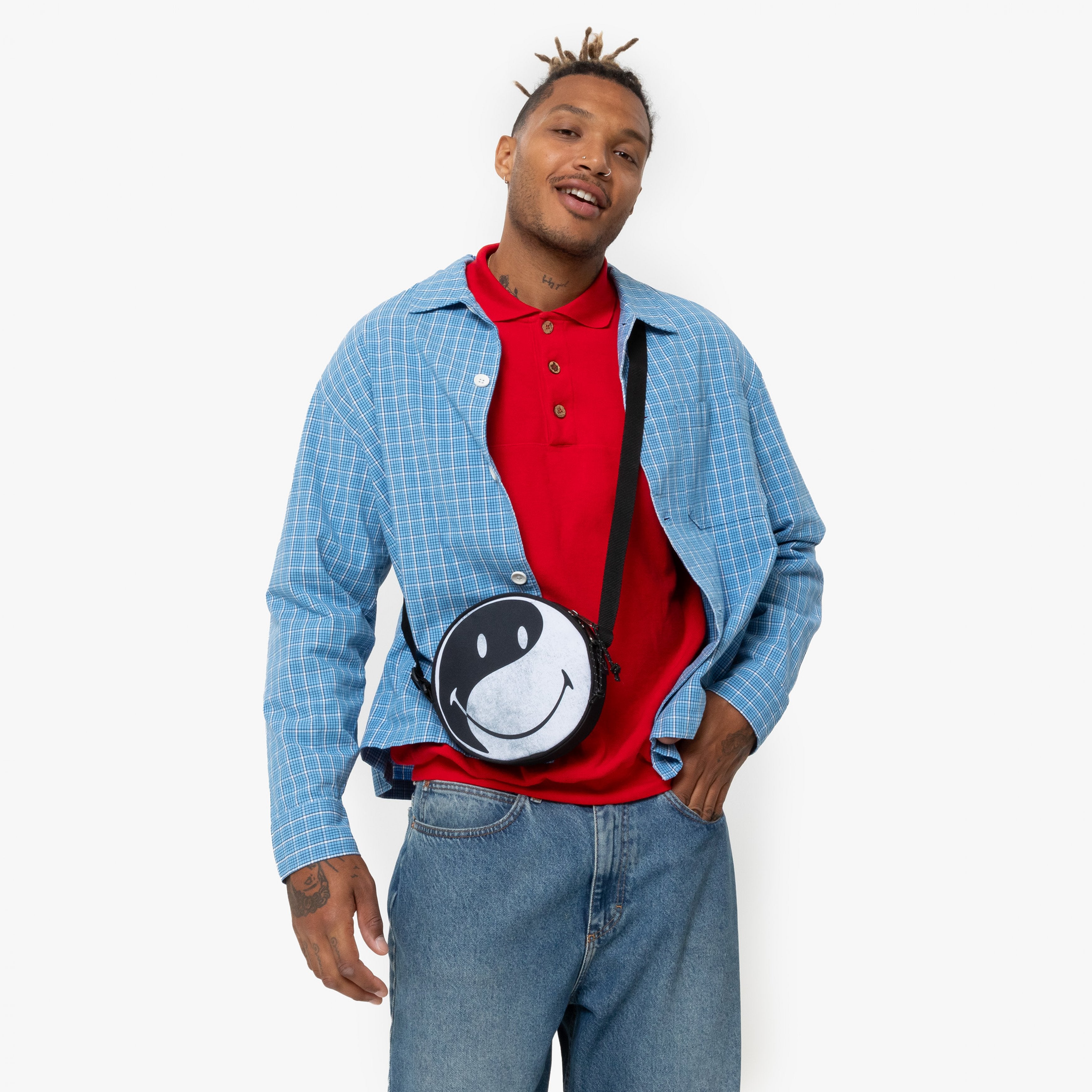 حقيبة كروس صغيرة من إيست باك آدا سمايلي واي واي - EK00073D5K41