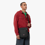 حقيبة كروس بودي متوسطة الحجم من إيست باك فليكس باللون الأسود - EK746008