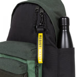 حقيبة ظهر Eastpak Padded Pocket'R RW للكمبيوتر المحمول متوسطة الحجم باللون الكاكي - EK0A5BFT4E8