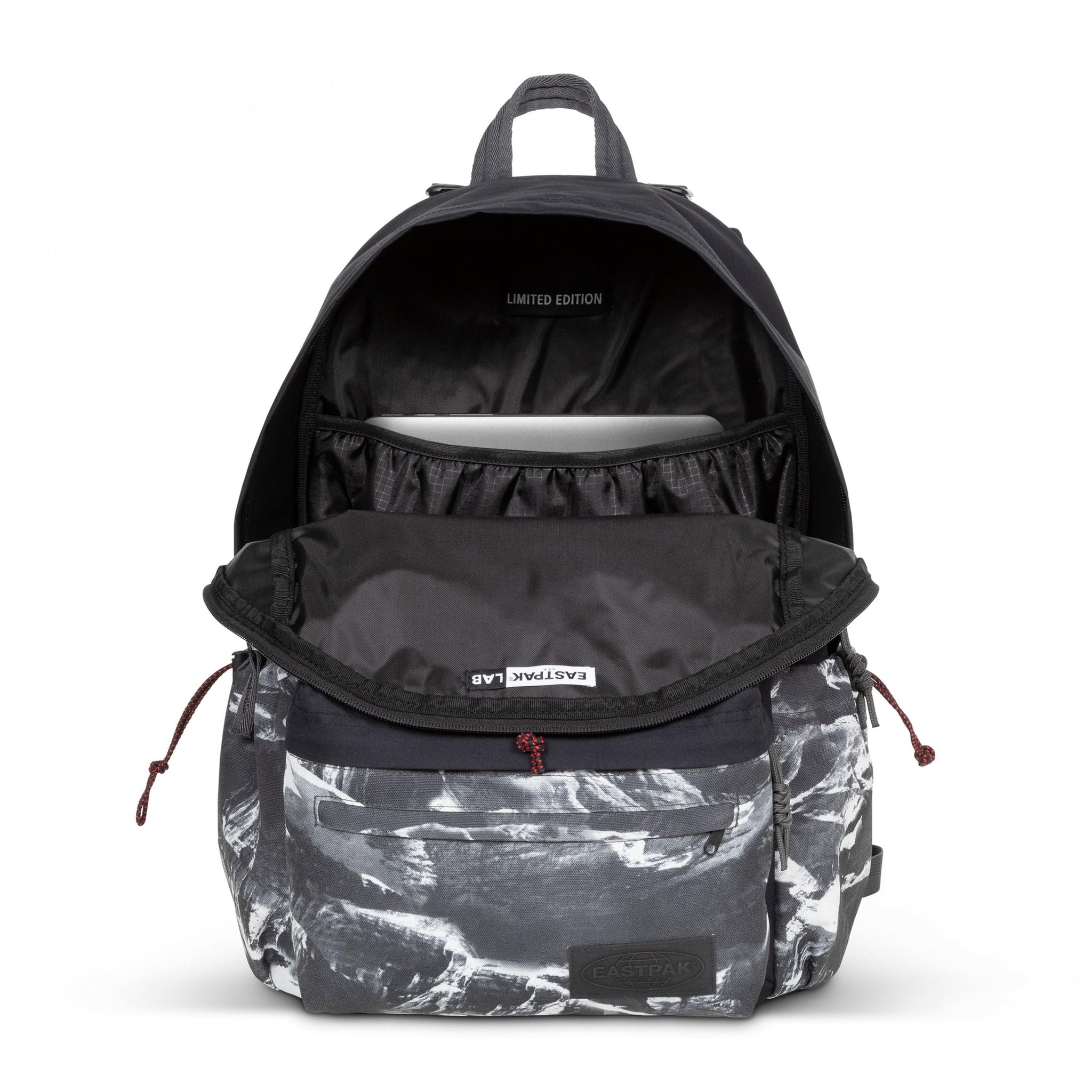 حقيبة ظهر Eastpak Padded Mount Lab Mount Lab كبيرة للكمبيوتر المحمول باللون الأسود - EK0A5BG79D2