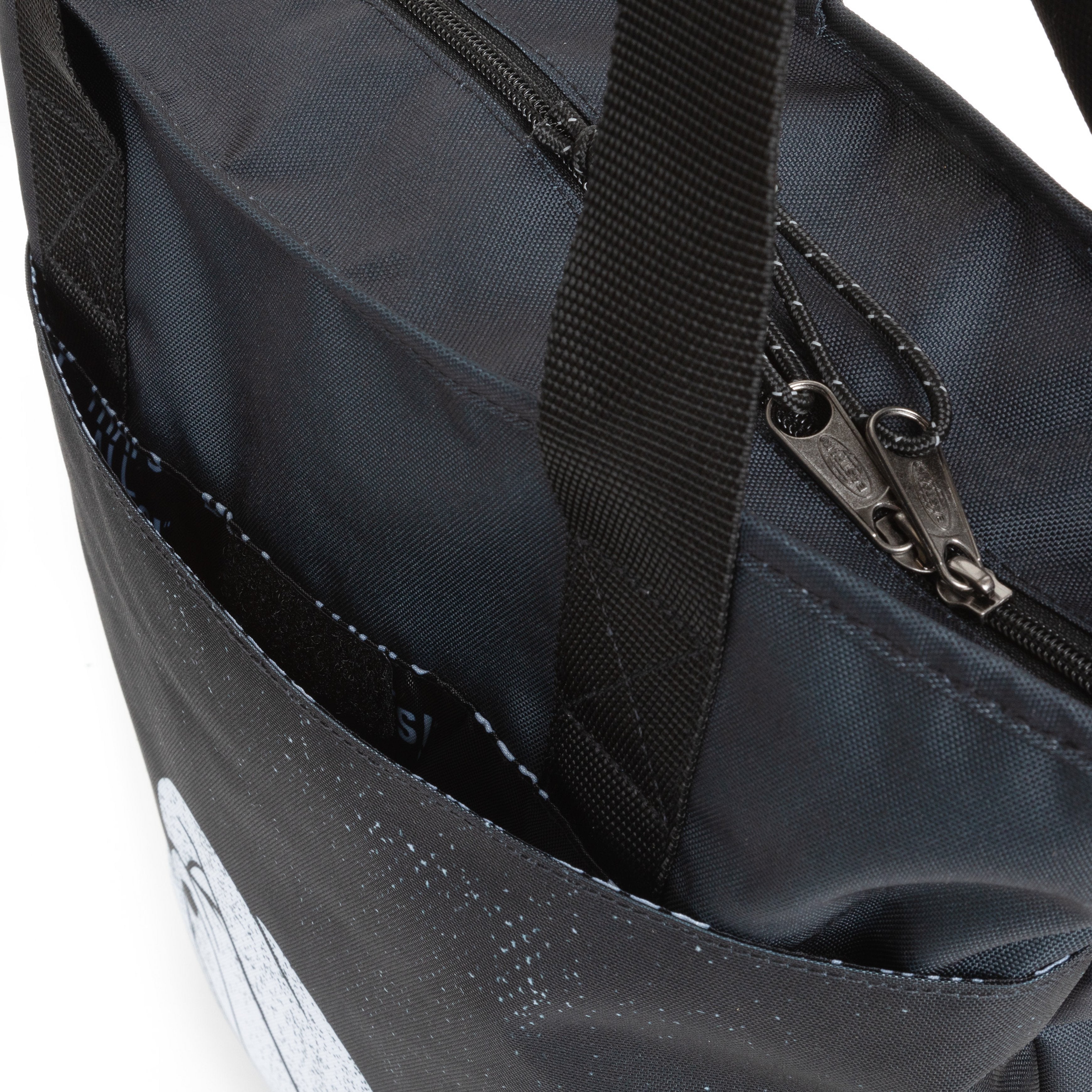 حقيبة تسوق Eastpak Shopp'R Tote Bugs Bunny كبيرة - EK0A5BIC9J21