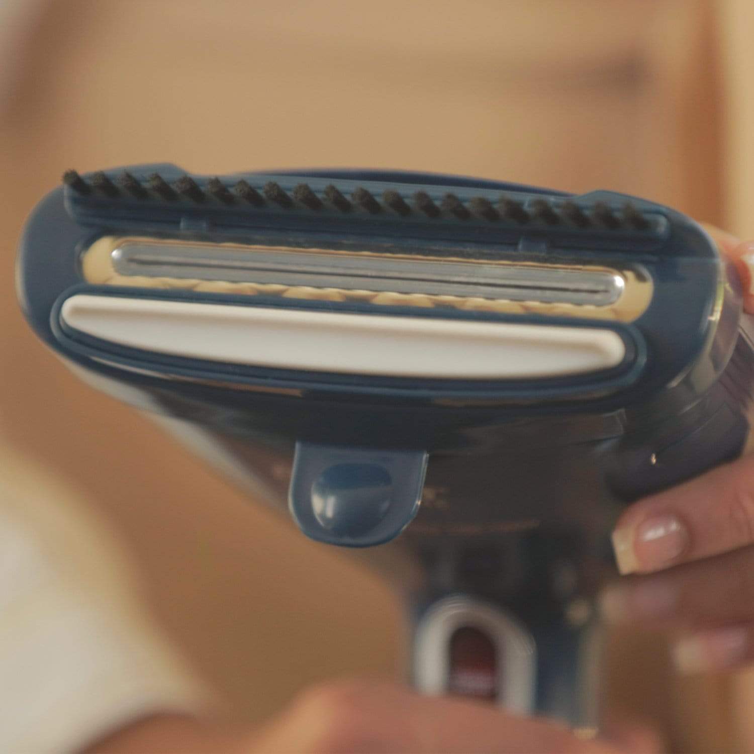 مكواة بخارية للملابس من BaByliss بتصميم رأس 4 في 1