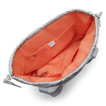 حقيبة كيبلينج إلمار الفضية اللامعة متوسطة الحجم برباط C2I7270-K2E