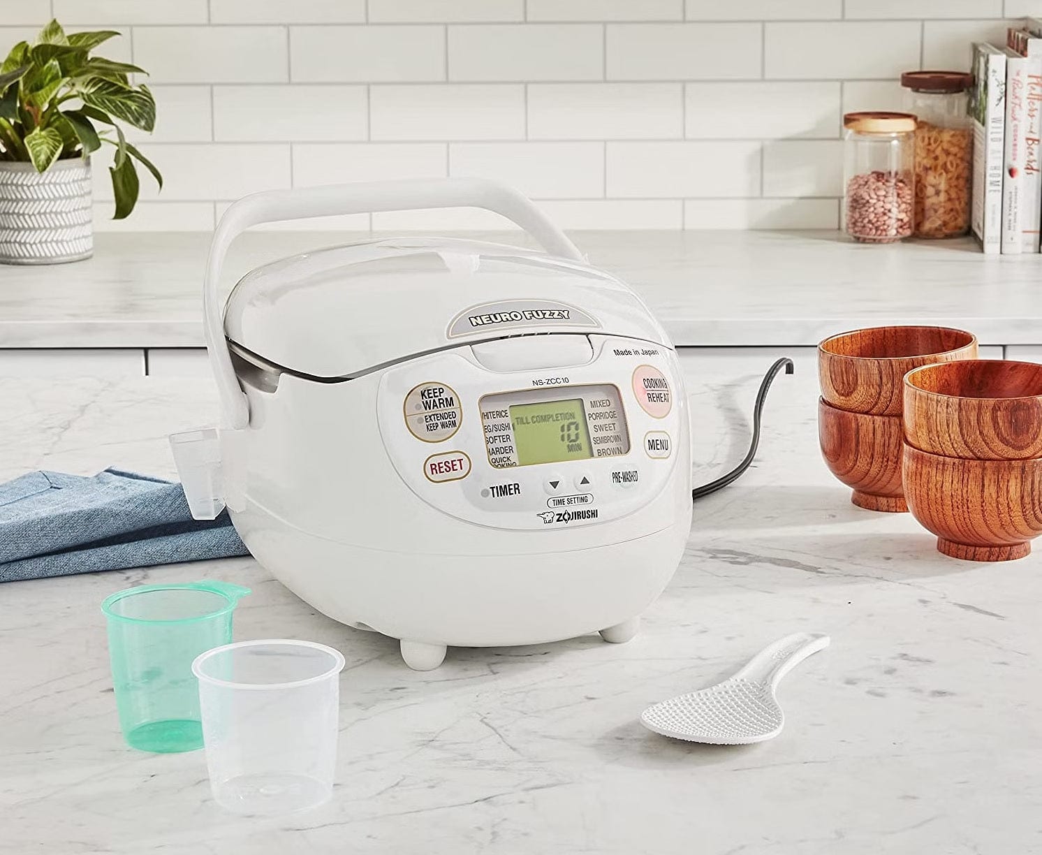 جهاز طهي الأرز الإلكتروني من زوجيروشي، سعة 1.8 لتر، لون أبيض فاخر