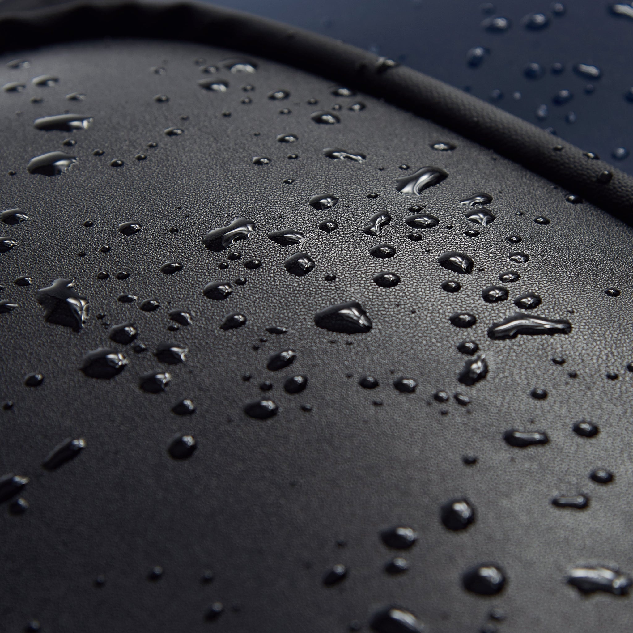 حقيبة ظهر بيجو فوياجيز للسفر مقاومة للماء مقاس 18 بوصة 