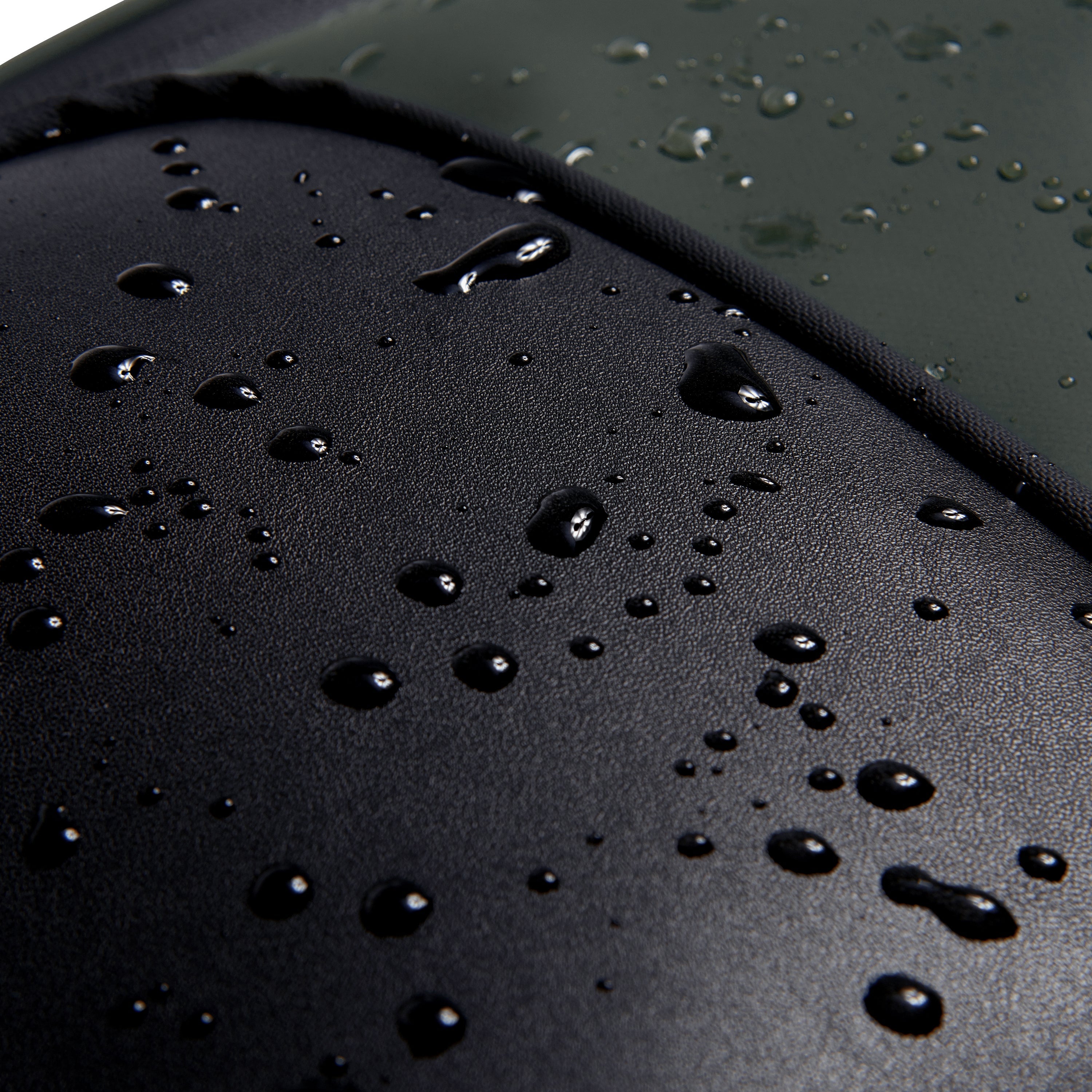 حقيبة ظهر بيجو فوياجيز للسفر مقاومة للماء مقاس 18 بوصة 